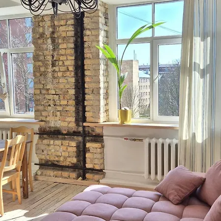 Comfortable In Center Apartment